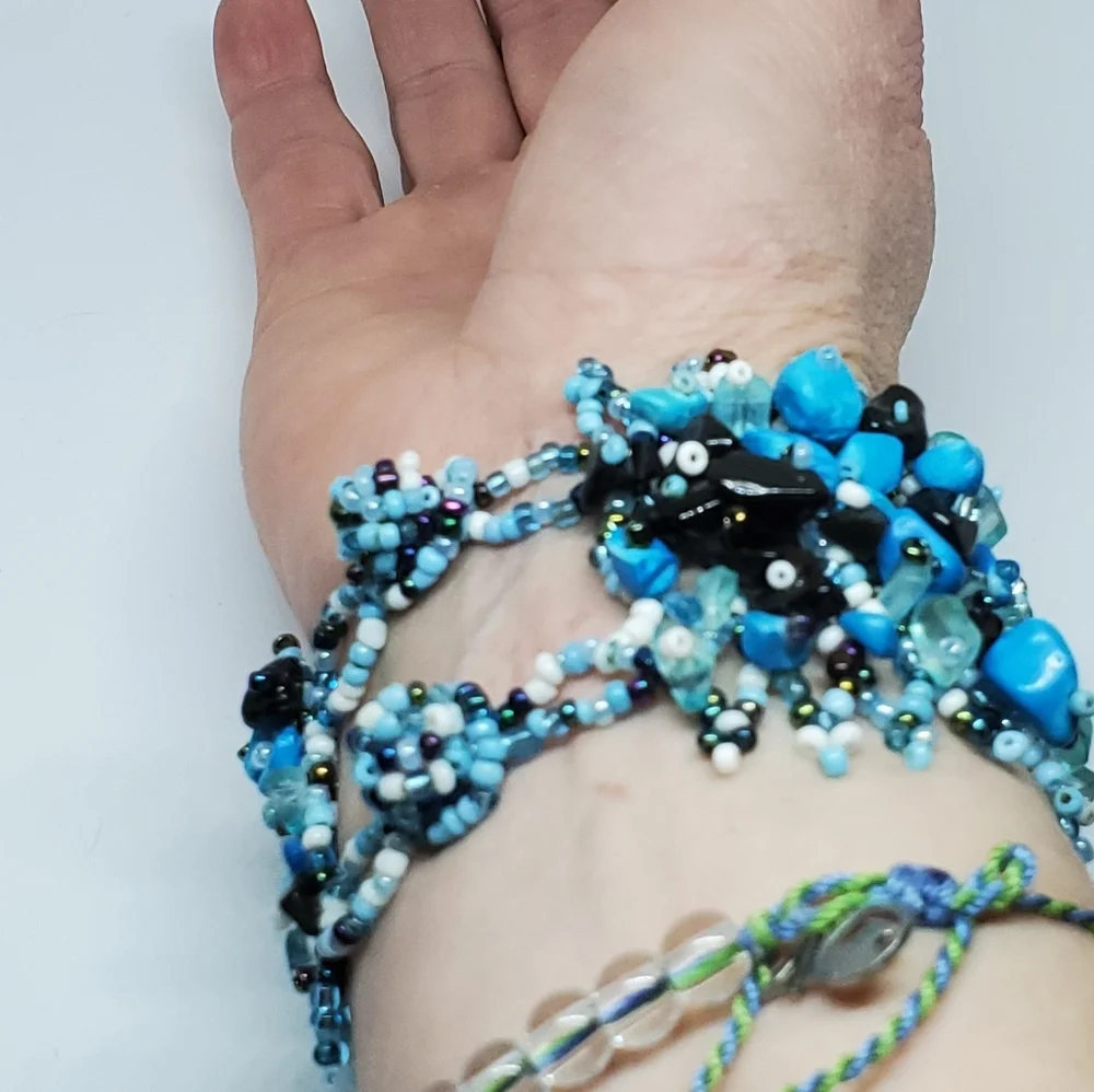 🌺 Vintage Carpet Bracelet